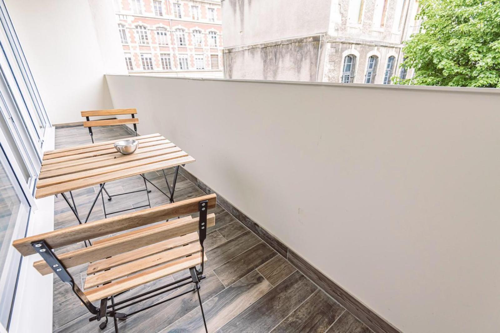 Henri Au Pied De La Cathedrale. Apartment Reims Exterior photo
