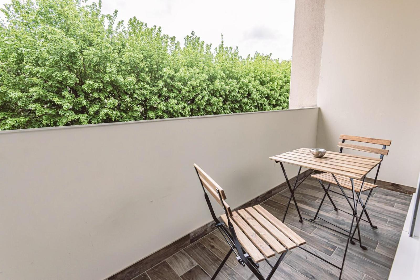 Henri Au Pied De La Cathedrale. Apartment Reims Exterior photo